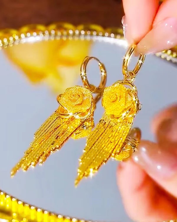 14 k Gold Rose Set